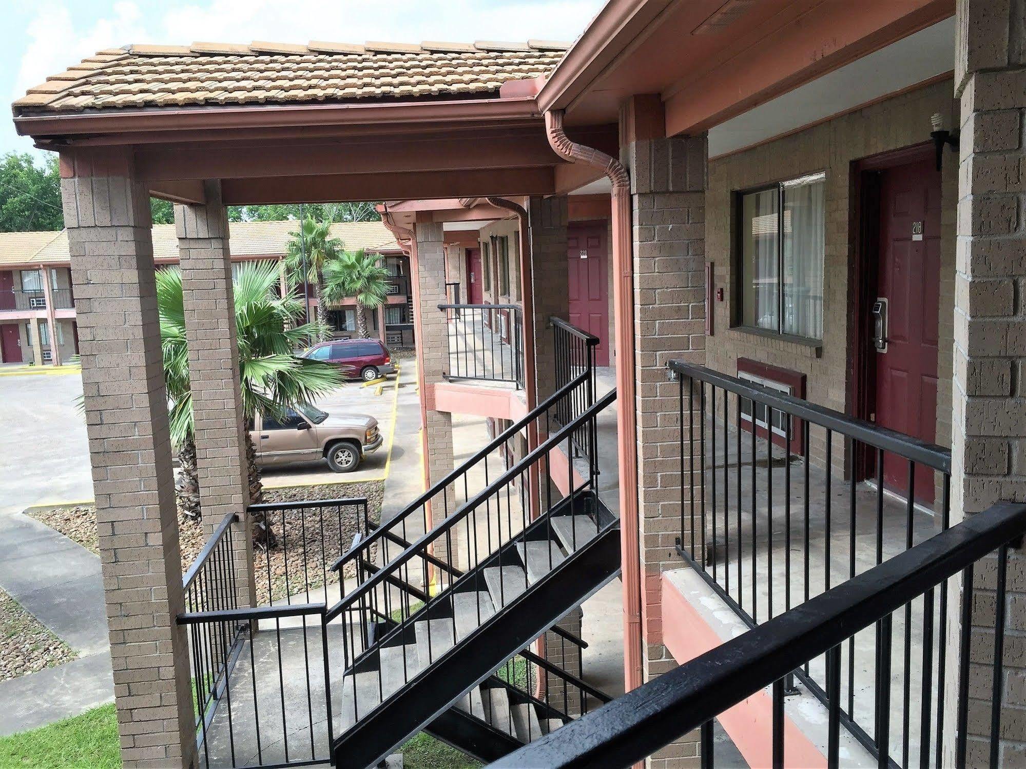 Relax Inn แชนเนลวิว ภายนอก รูปภาพ